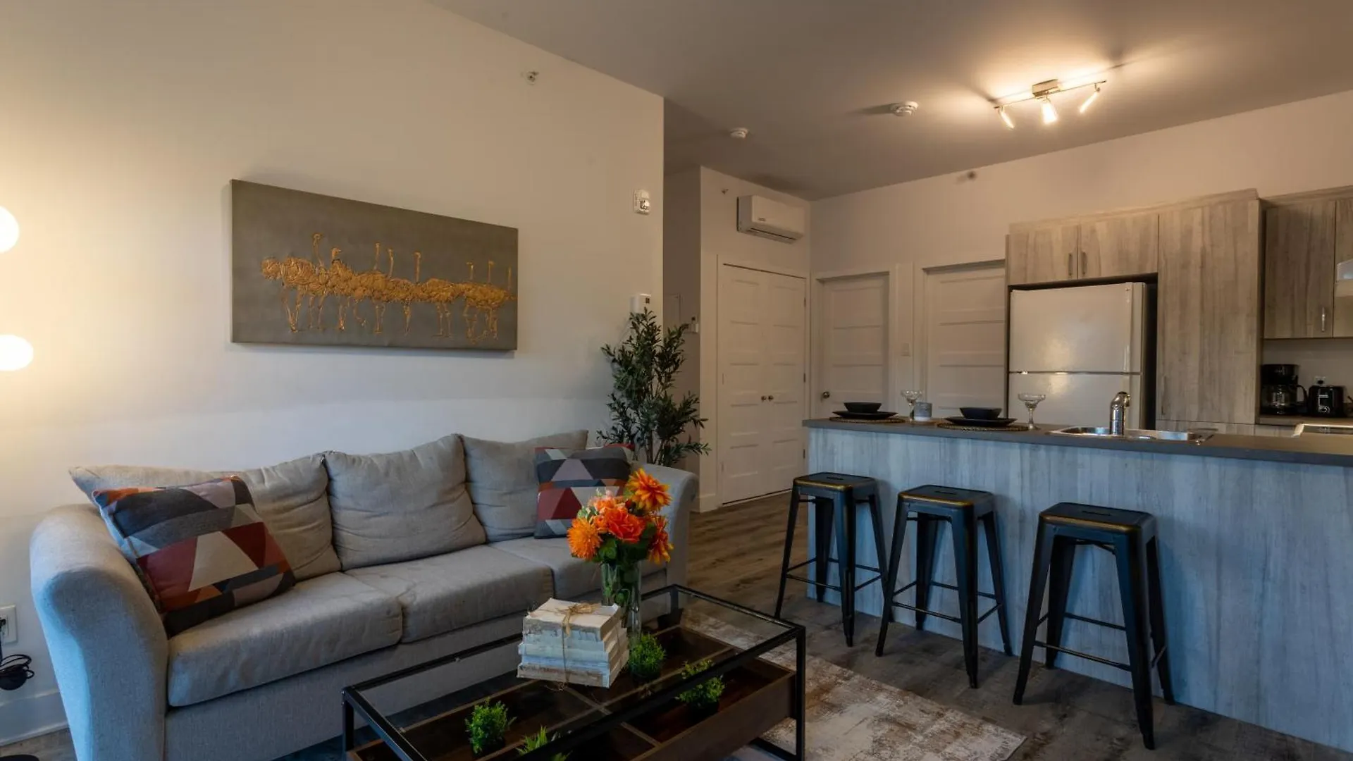 Chic And Spacious 3 Bedrooms In Griffintown Montréal 0*,  Canada