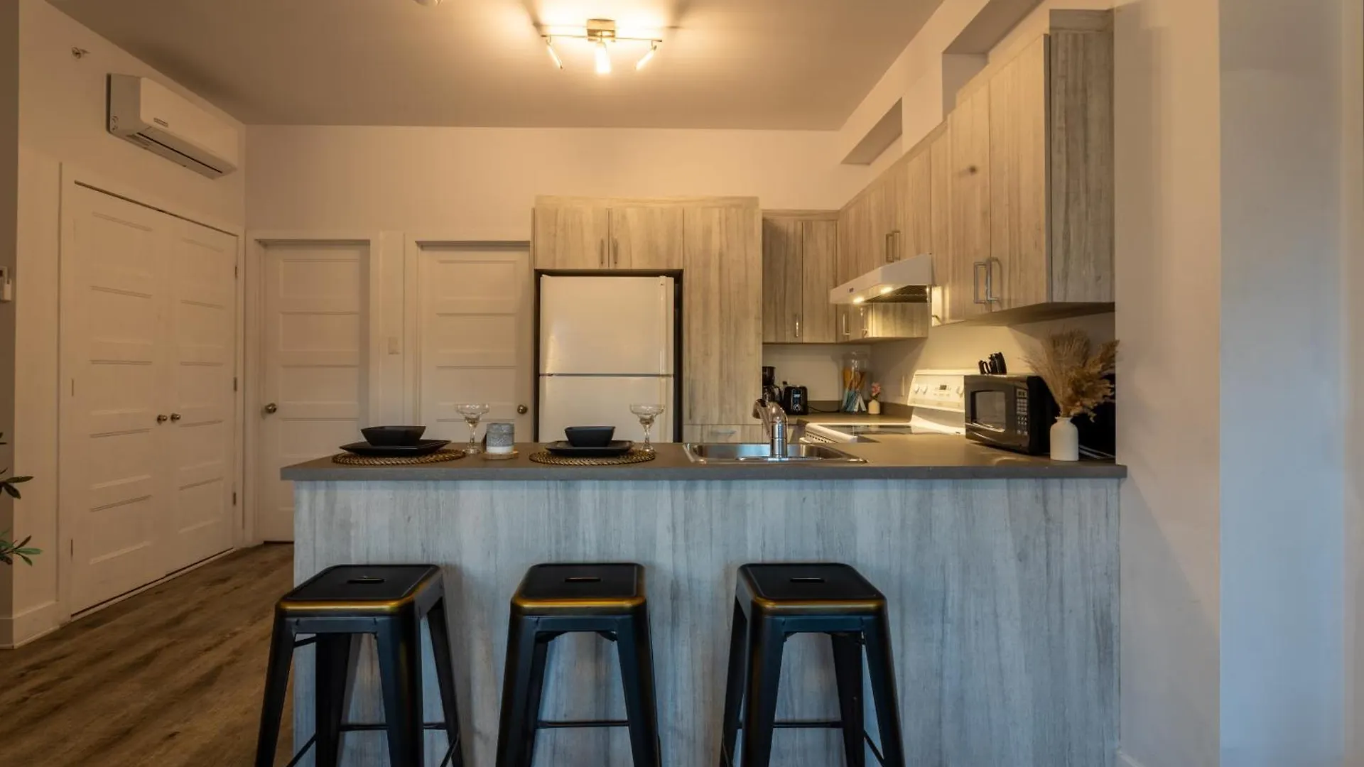 Chic And Spacious 3 Bedrooms In Griffintown Montréal