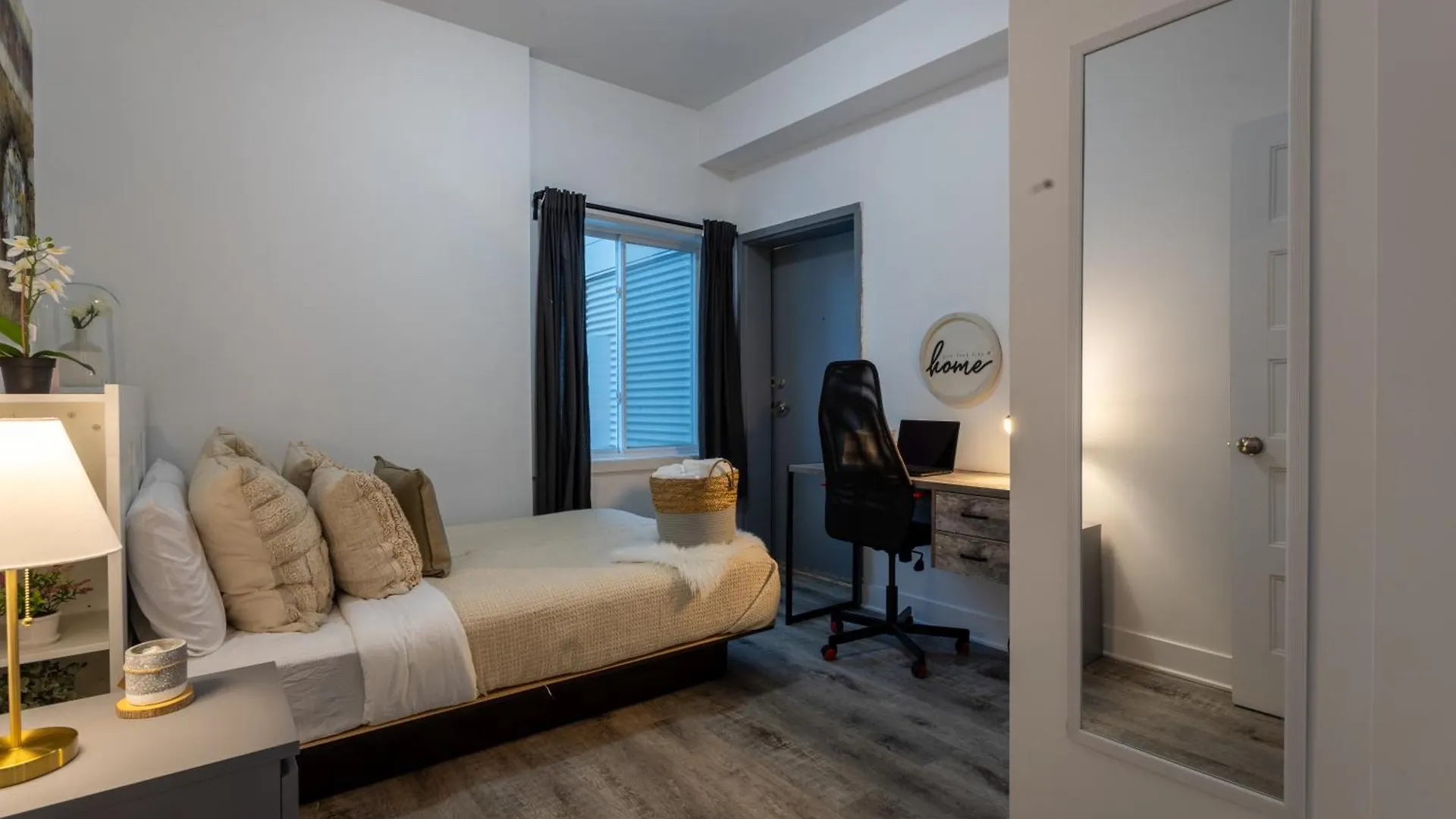 Chic And Spacious 3 Bedrooms In Griffintown Montréal Canada