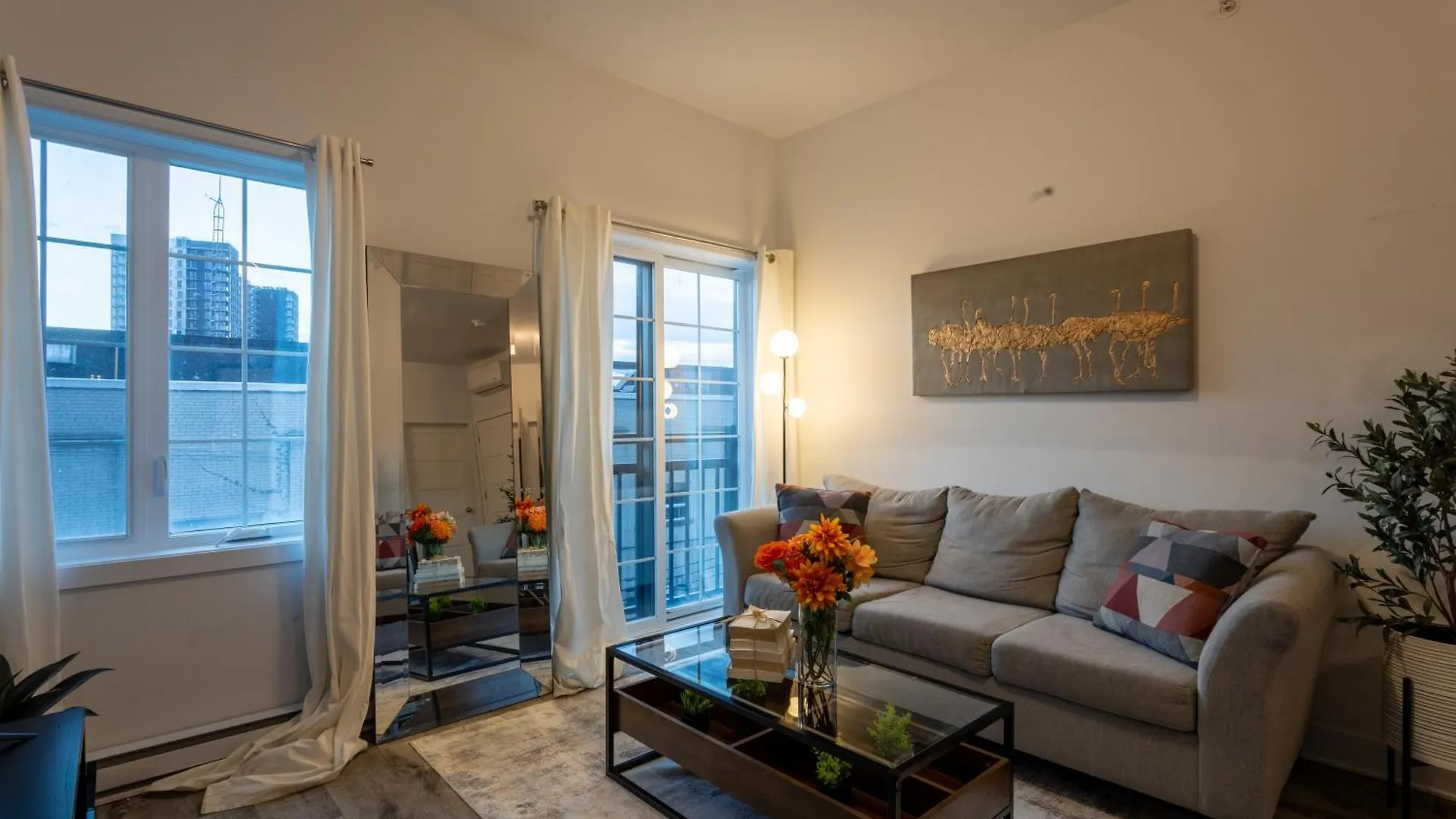 Chic And Spacious 3 Bedrooms In Griffintown Montréal Kanada